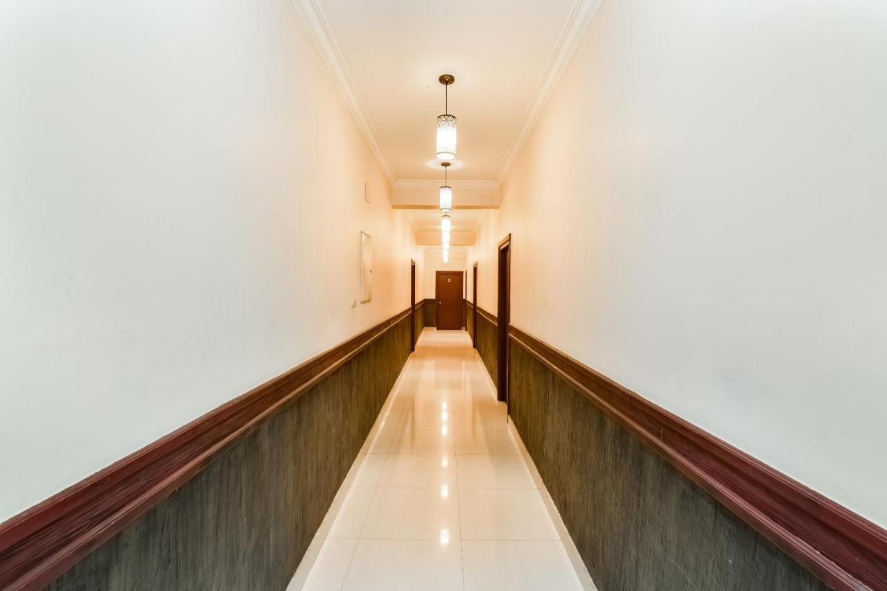 Collection O 46023 Taaza Residency Hotel Витири Екстериор снимка